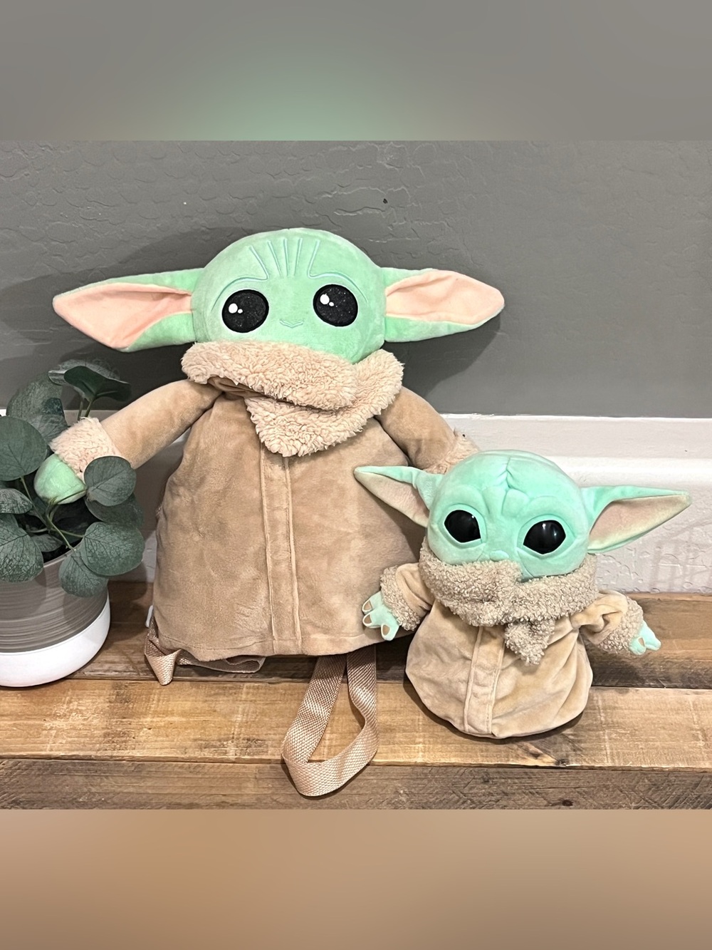 Star Wars The Mandalorian Grogu Baby Yoda Plush 14” Backpack & 8” Toy Set
